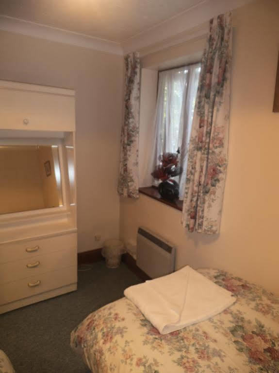 Quayside Close Holiday Apartments Пул Екстер'єр фото